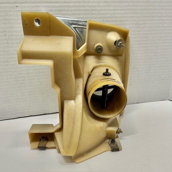 1965-66 CADILLAC LEFT DRIVER SIDE BEIGE INSTRUMENT PANEL COVER W/ AIR VENT  OEM - Picture 3 of 5